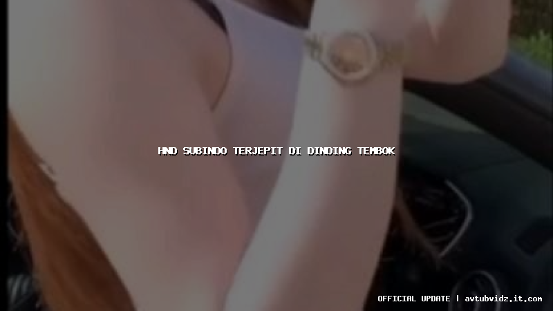 hnd subindo terjepit di dinding tembok